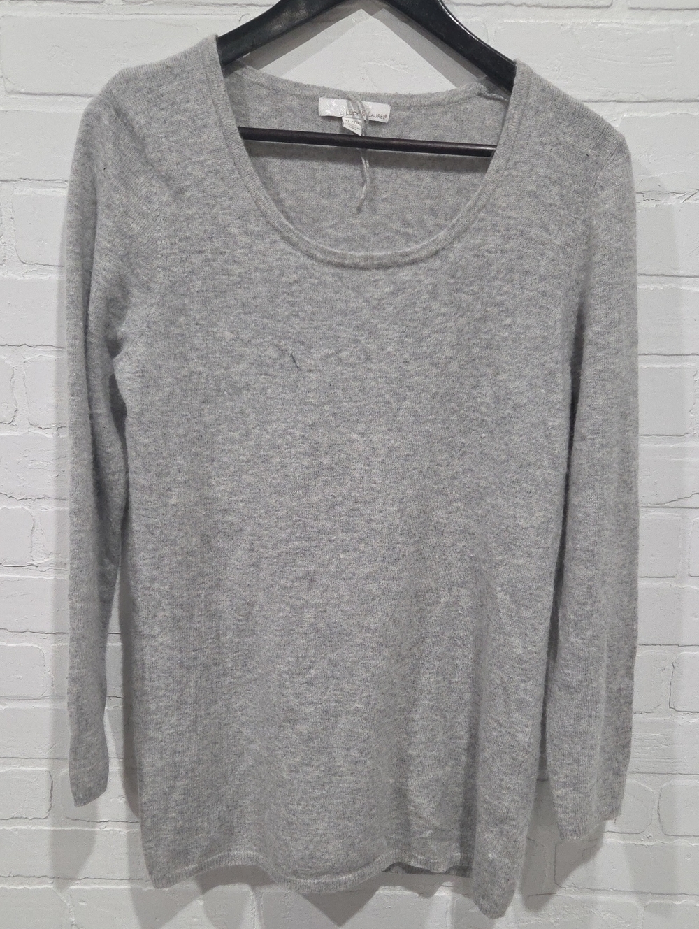Lucy & Laurel Heather Light Gray Scoop Neck Sweater With Angrora